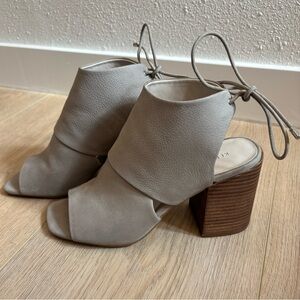 Keneth Cole taupe peep toe heels